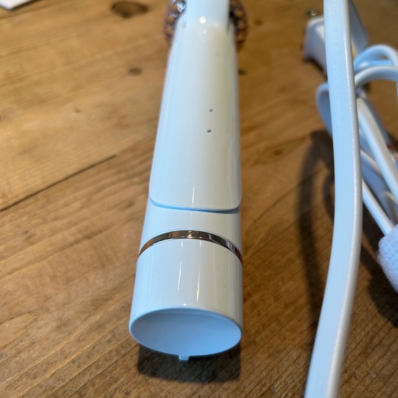 T3 Micro Hair Curling Iron - Picture 3 of 8